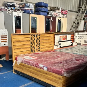 Modern Wooden Bed with Leaf Pattern Headboard